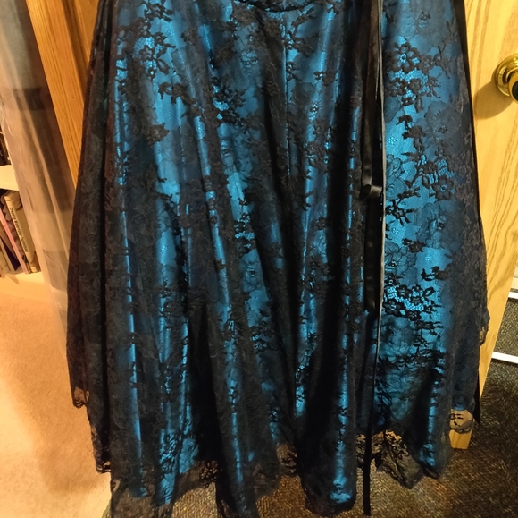 Never worn Flirt by Maggie Sottero prom dress - Picture 2 of 8